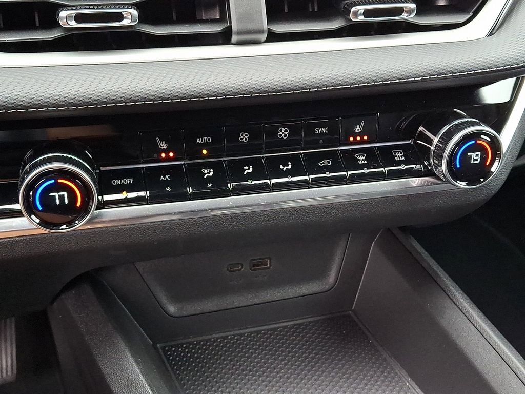 Used 2026 Chevrolet Equinox LT w/ Convenience Package II image 14