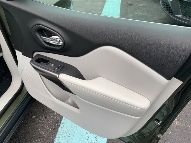 Used 2020 Jeep Cherokee Latitude Plus image 13