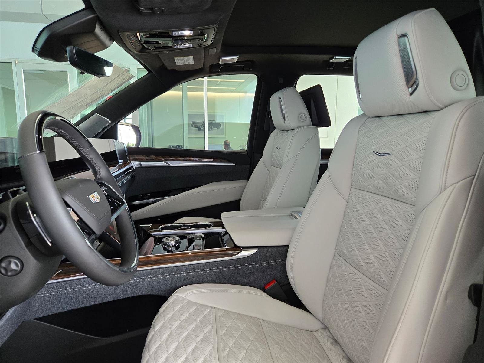 New 2026 Cadillac Escalade ESV Platinum Sport w/ LPO, Floor Liner Package AWD/4WD image 29