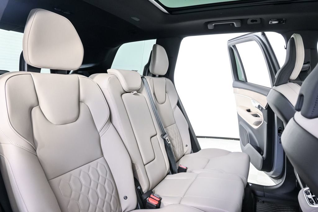 Certified 2026 Volvo XC90 B6 Plus w/ Protection Package Premier image 25