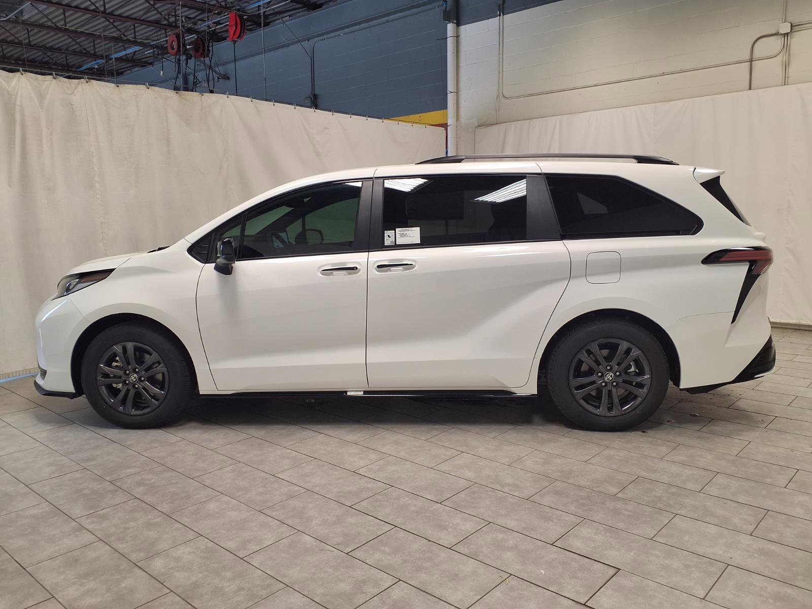 New 2026 Toyota Sienna XSE image 6