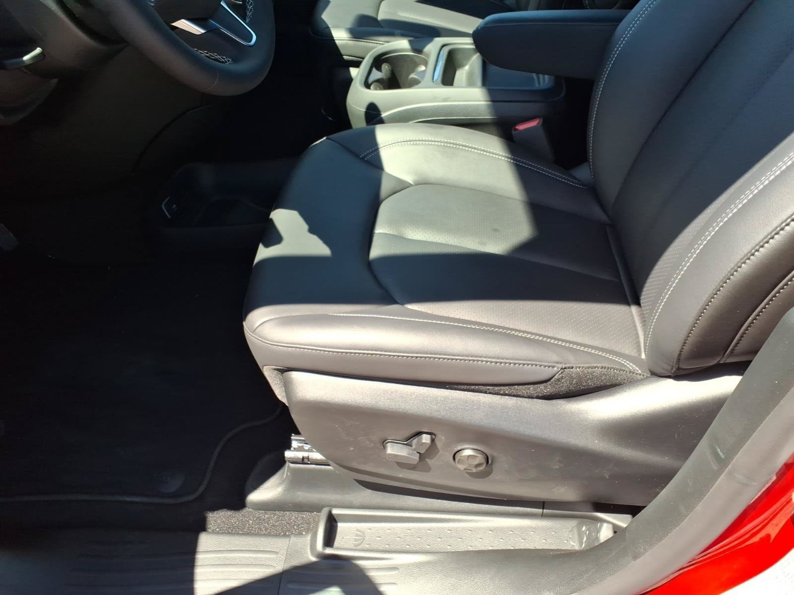 New 2027 Chrysler Pacifica Select FWD image 13