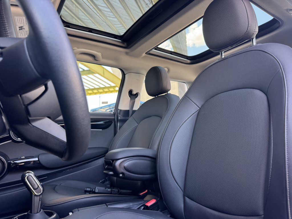 Used 2024 MINI Cooper 2-Door Hardtop FWD image 25