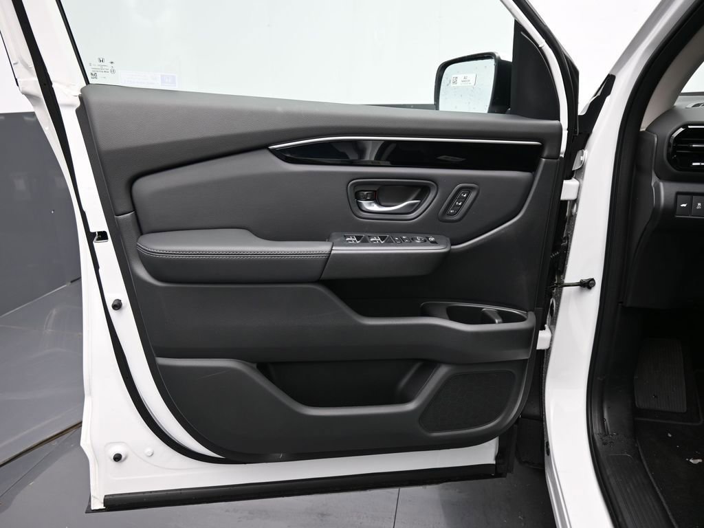 New 2025 Honda Pilot Touring image 16