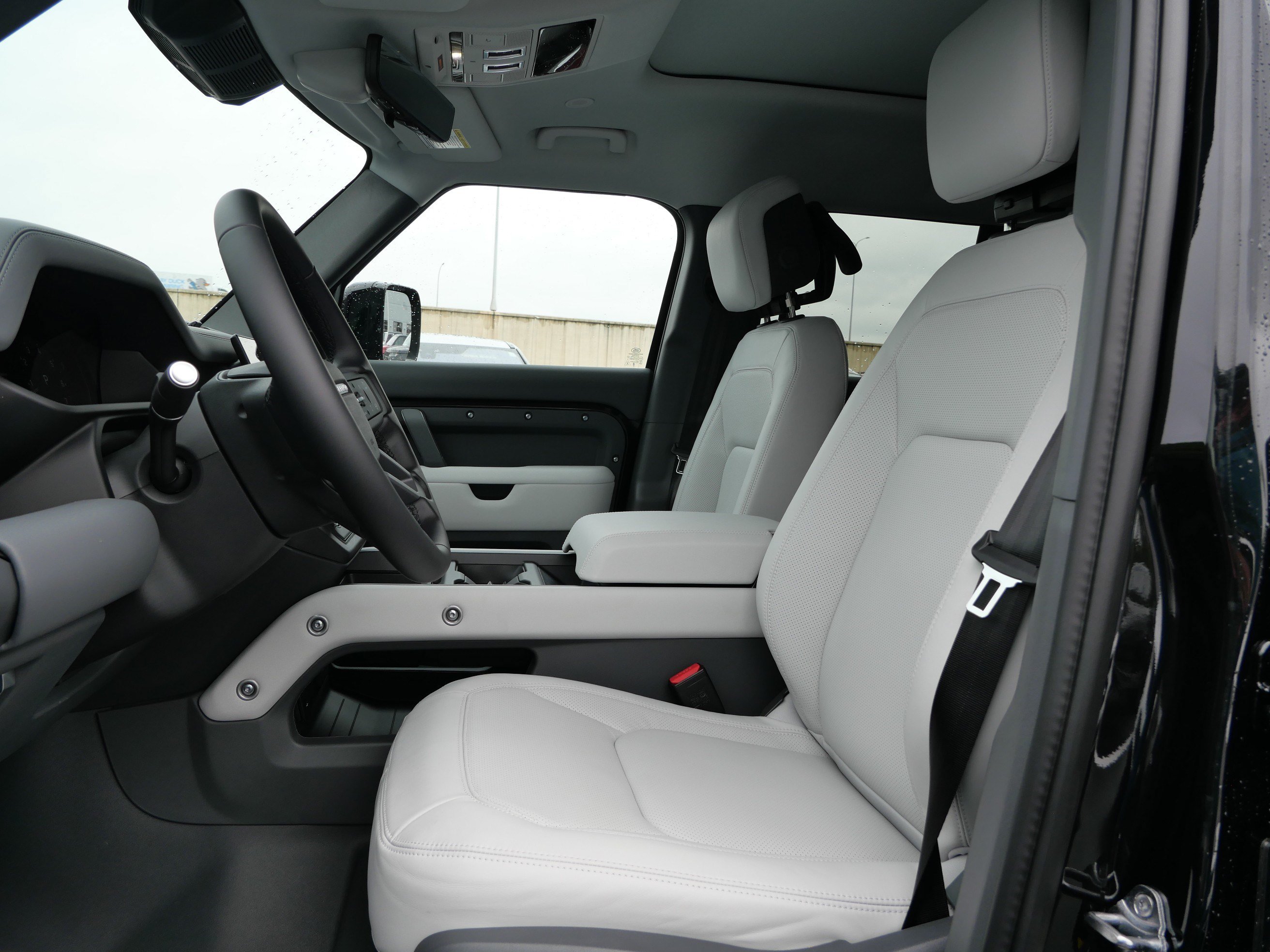 New 2026 Land Rover Defender 130 X-Dynamic SE AWD/4WD image 3