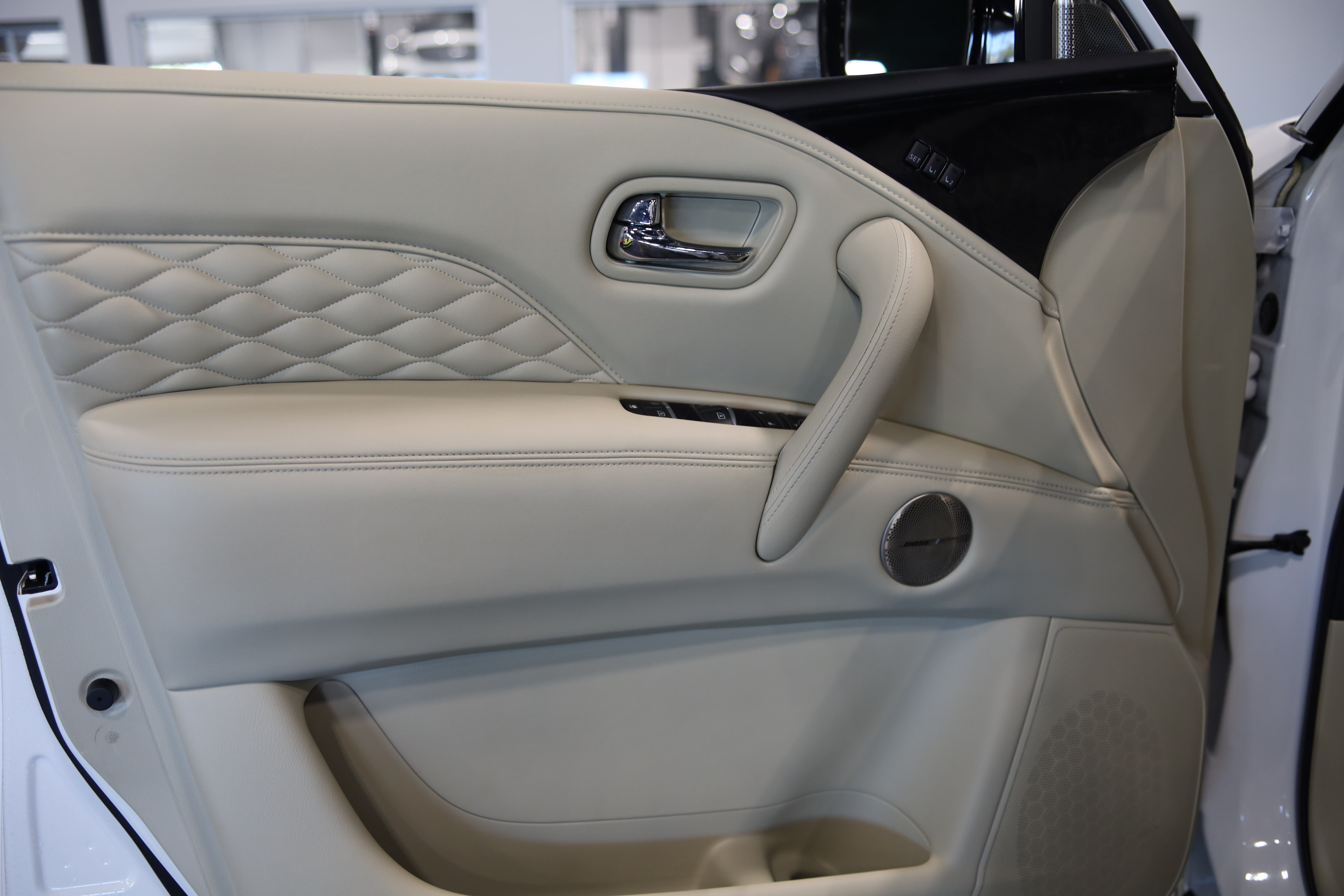 Used 2024 INFINITI QX80 Sensory w/ Cargo Package AWD/4WD image 14