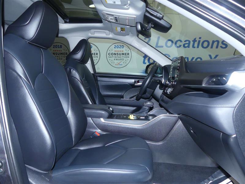 Used 2021 Toyota Highlander XLE image 8