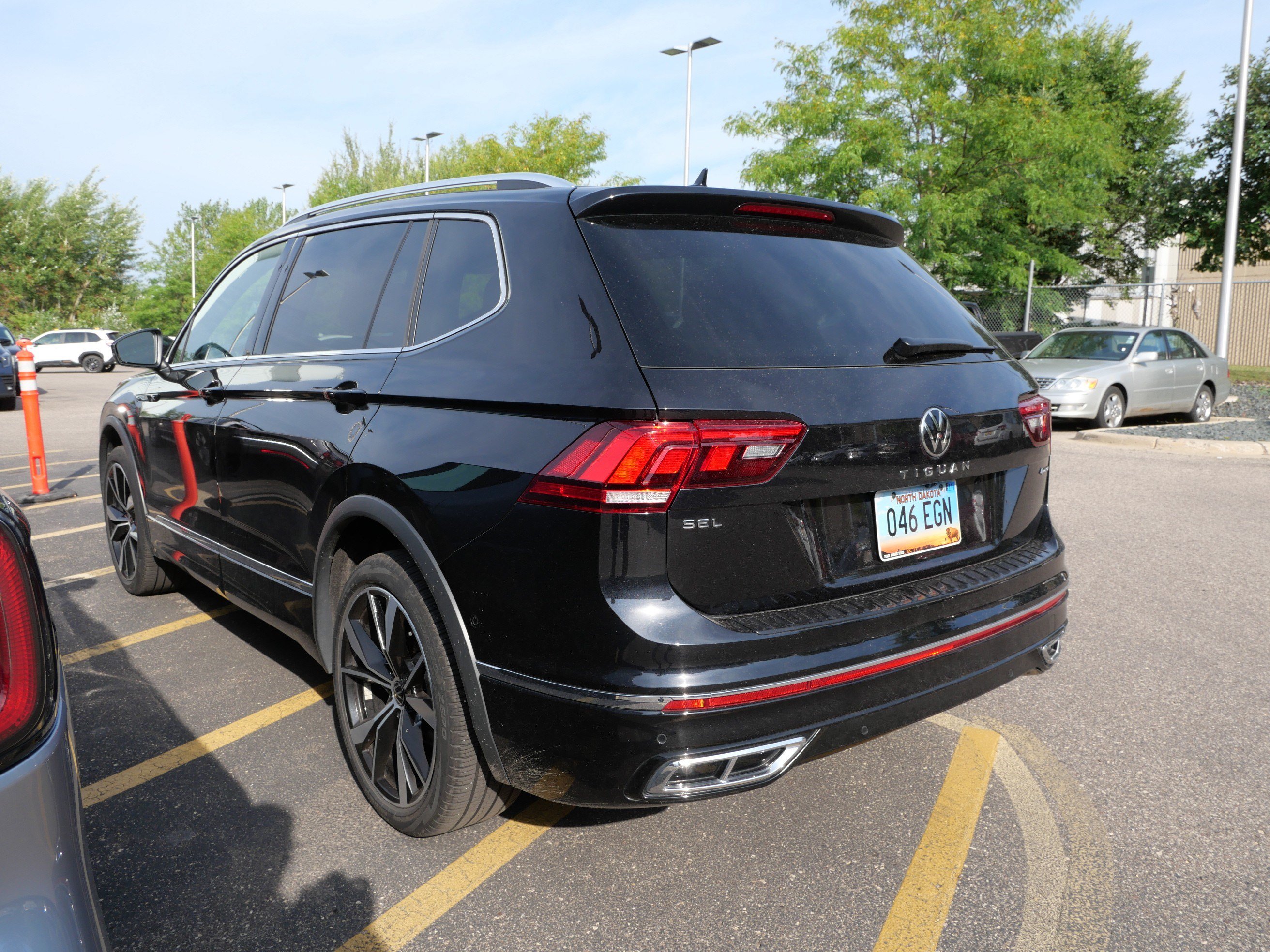 Used 2024 Volkswagen Tiguan SEL R-Line AWD/4WD image 7