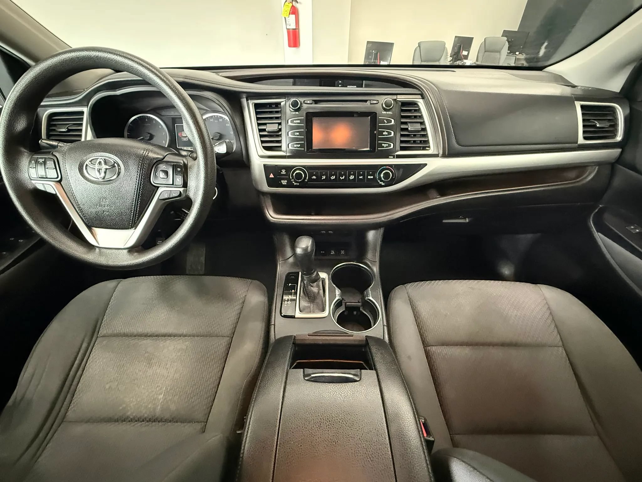 Used 2019 Toyota Highlander LE AWD/4WD image 20