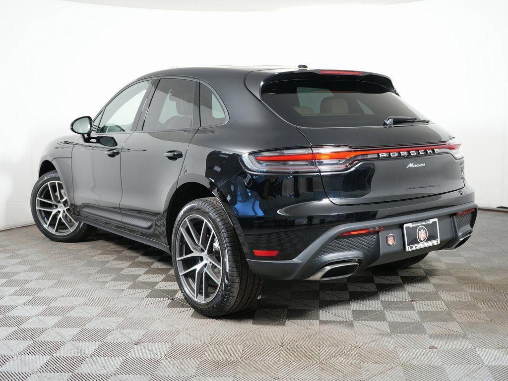 Certified 2026 Porsche Macan AWD/4WD image 3