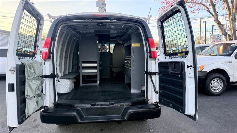 Used 2011 Chevrolet Express 2500 RWD image 22