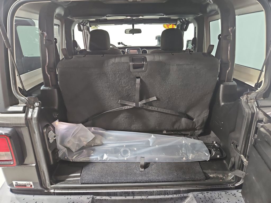 Used 2019 Jeep Wrangler Sport S image 23