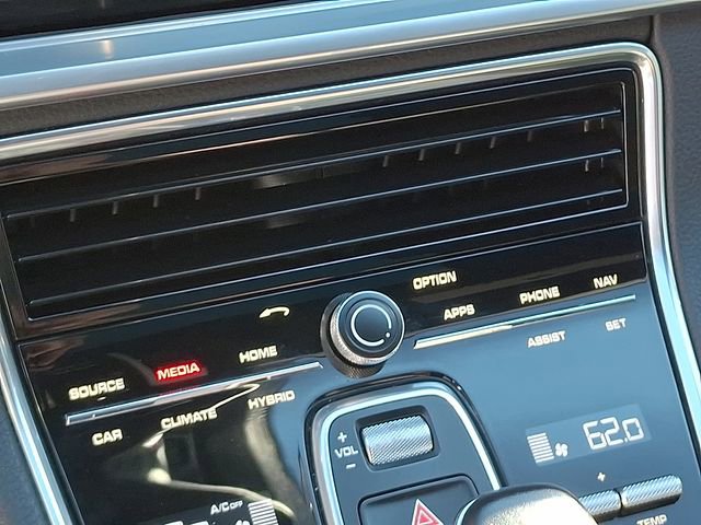 Used 2018 Porsche Panamera 4 image 32