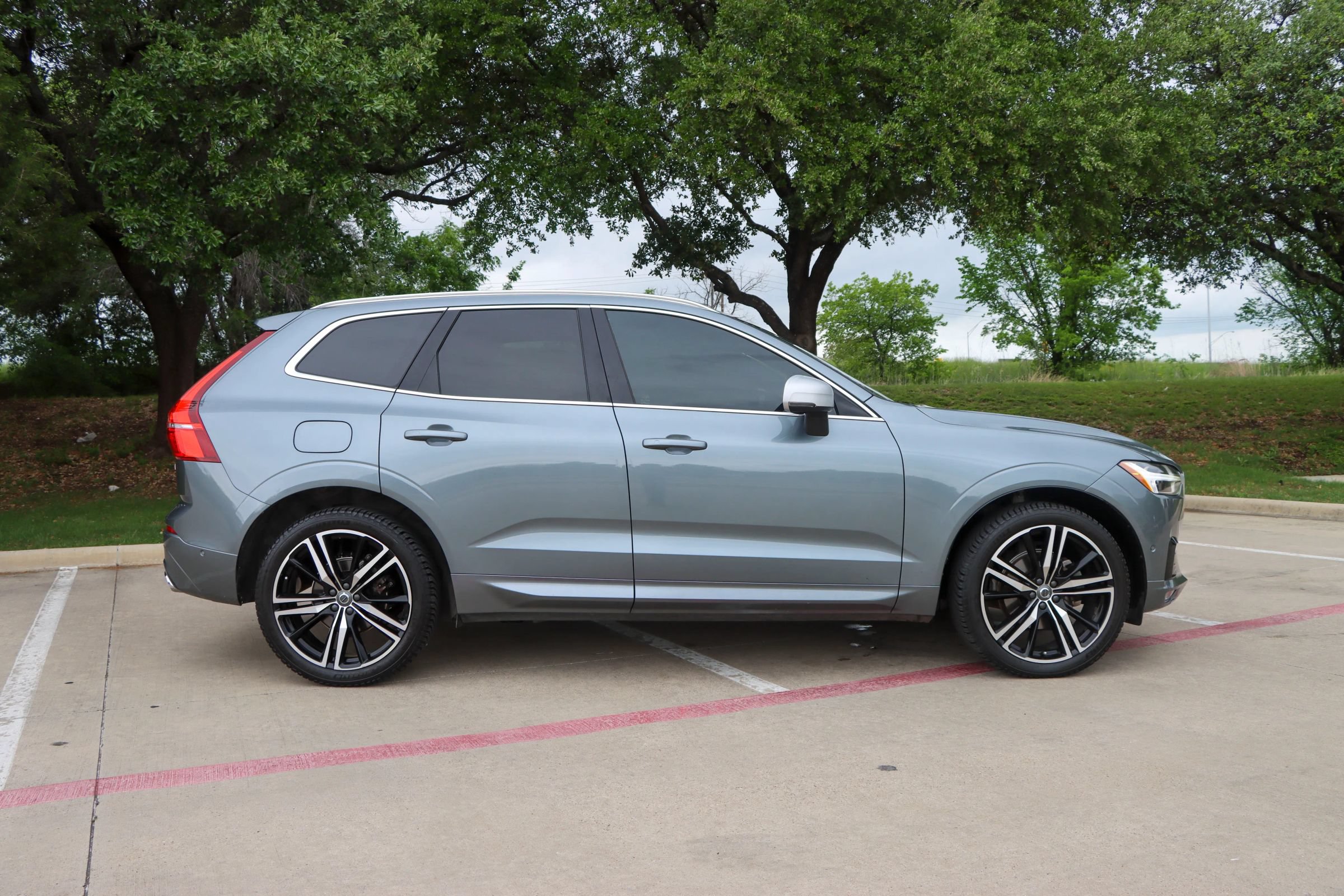 Used 2018 Volvo XC60 T5 R-Design w/ Convenience Package AWD/4WD image 8
