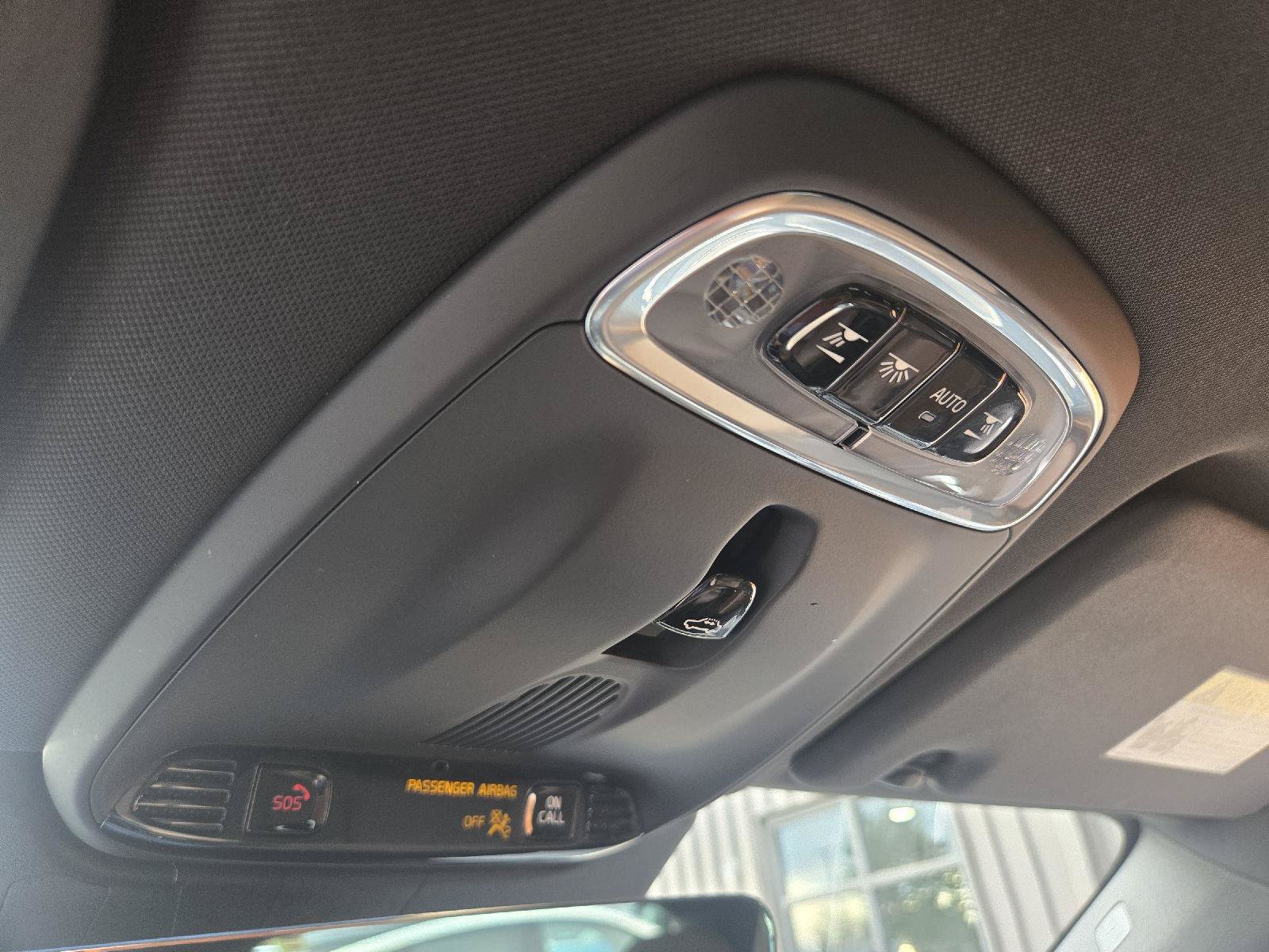 Used 2018 Volvo XC60 T8 Inscription w/ Advanced Package AWD/4WD image 24
