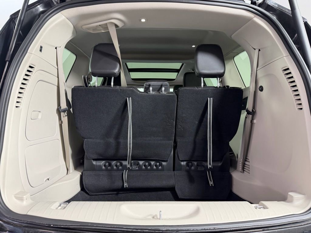 Used 2023 Chrysler Pacifica Limited image 30