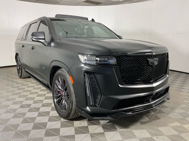 Used 2024 Cadillac Escalade ESV V w/ LPO, ONYX Package image 3