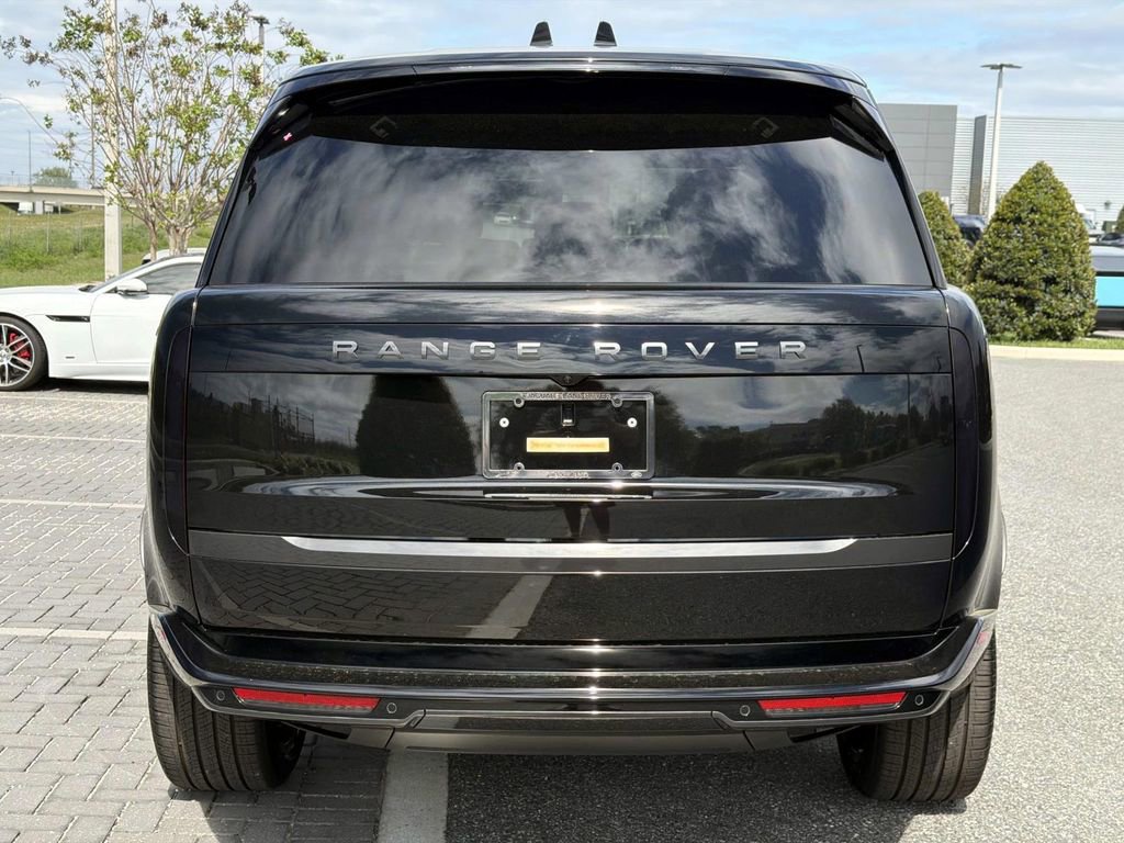 New 2026 Land Rover Range Rover Long Wheelbase SE image 4
