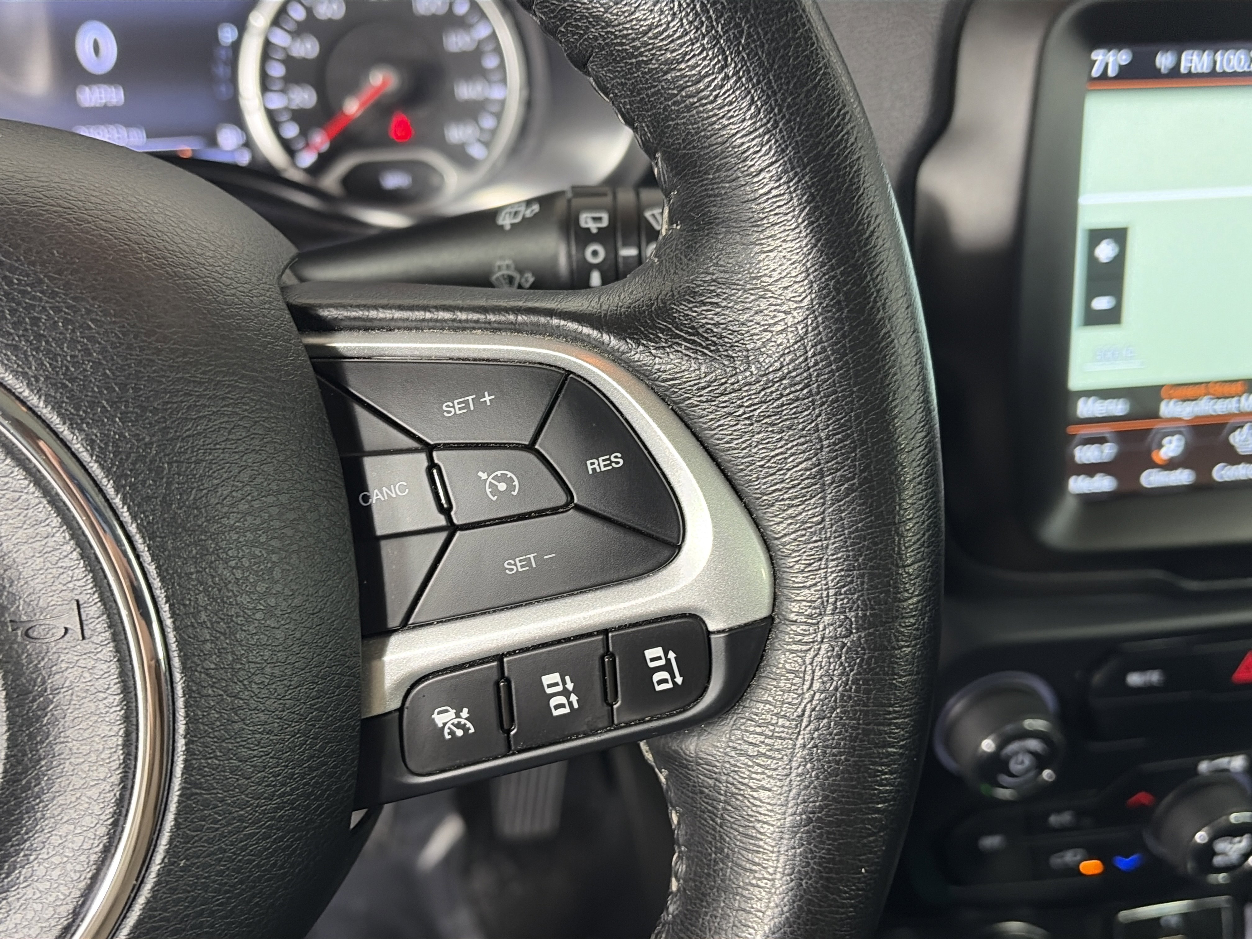 Used 2023 Jeep Renegade Limited w/ Sun/Sound Group image 31