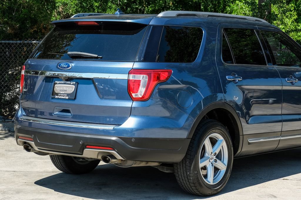 Used 2018 Ford Explorer XLT w/ Equipment Group 202A FWD image 16