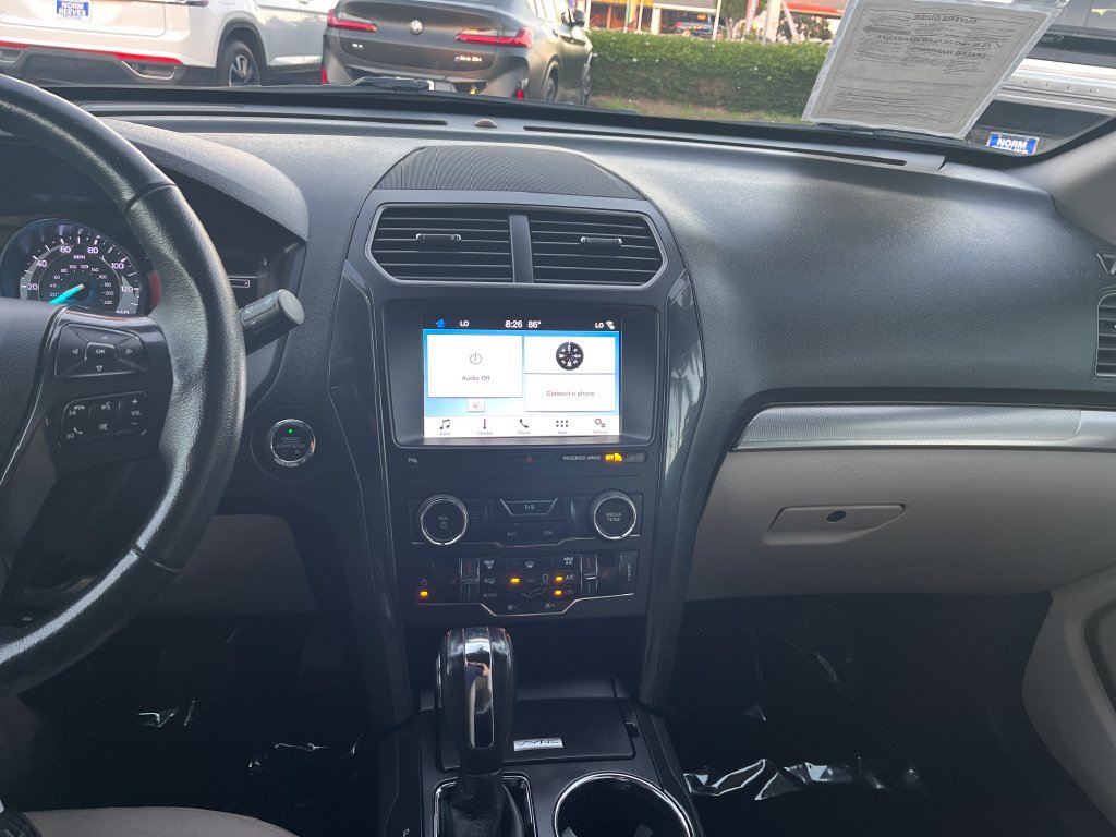 Used 2018 Ford Explorer XLT w/ Equipment Group 202A AWD/4WD image 12