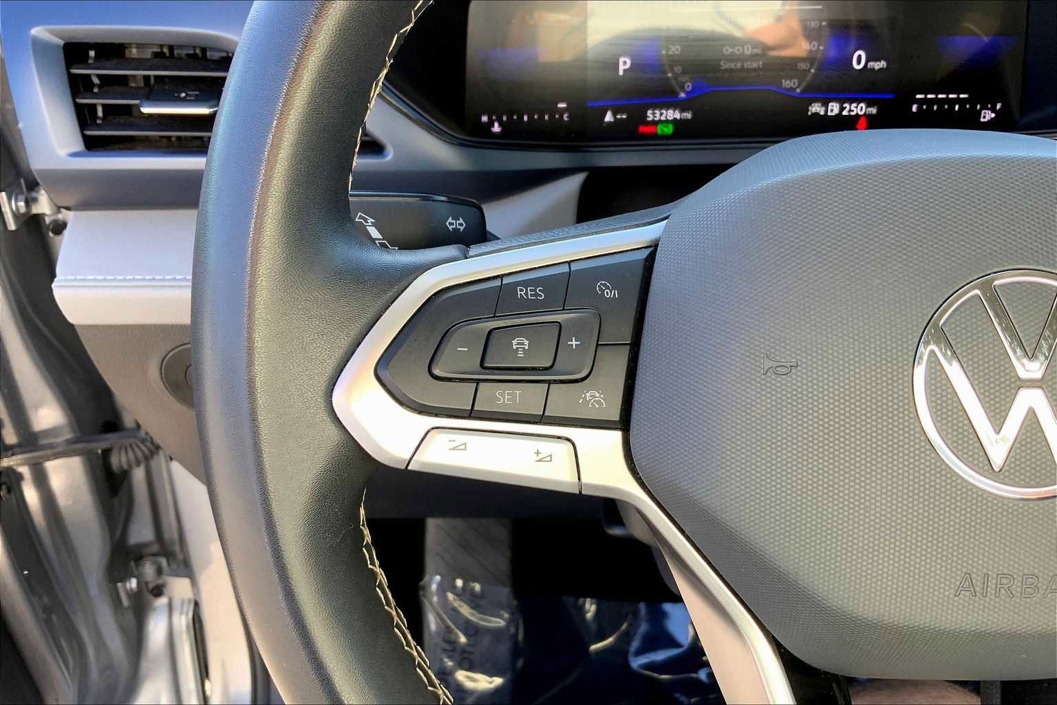 Used 2024 Volkswagen Taos SE image 22