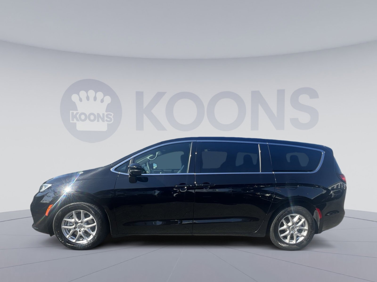 Used 2025 Chrysler Pacifica Select FWD image 7