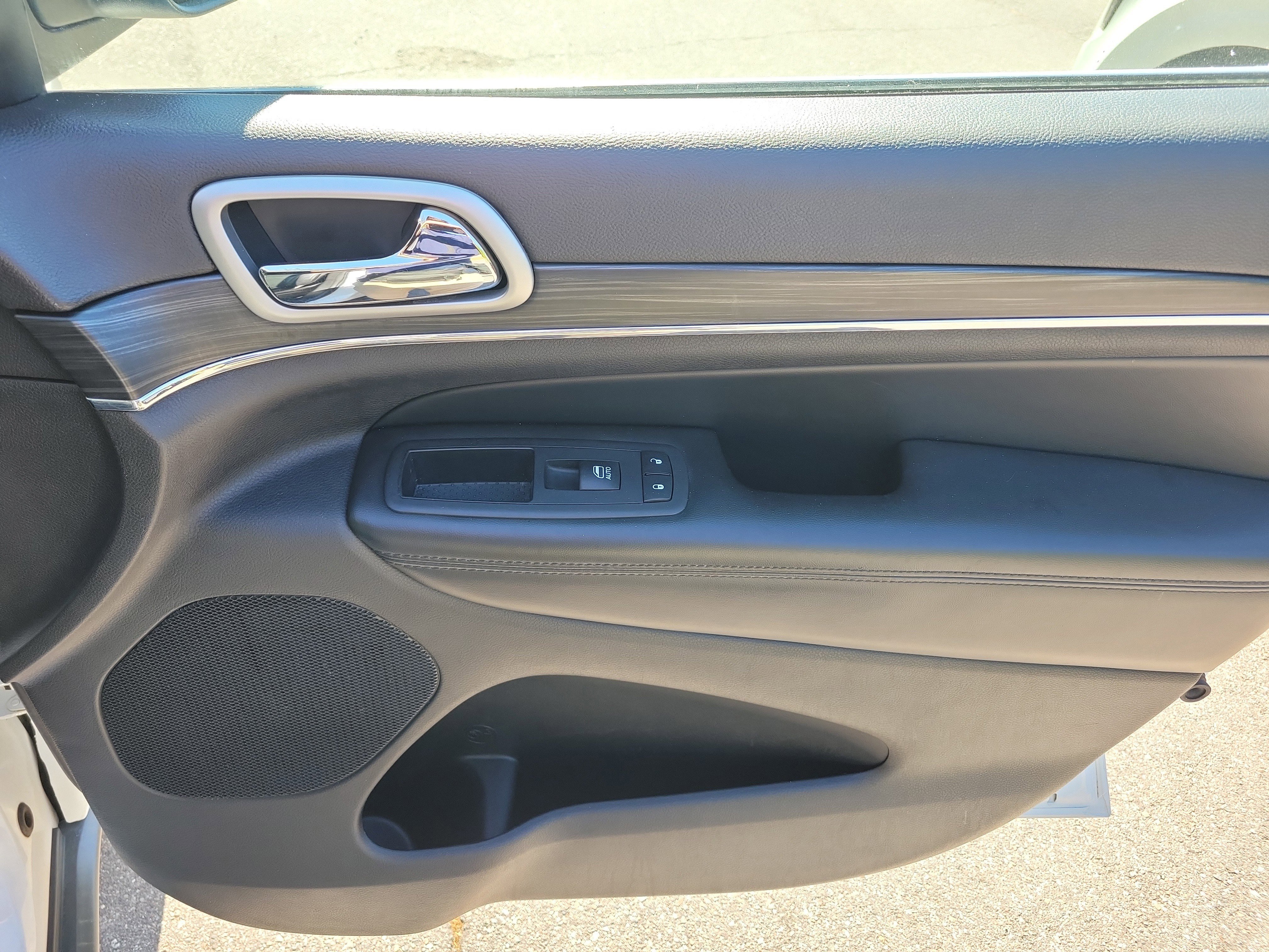 Used 2020 Jeep Grand Cherokee Limited w/ Luxury Group II image 10