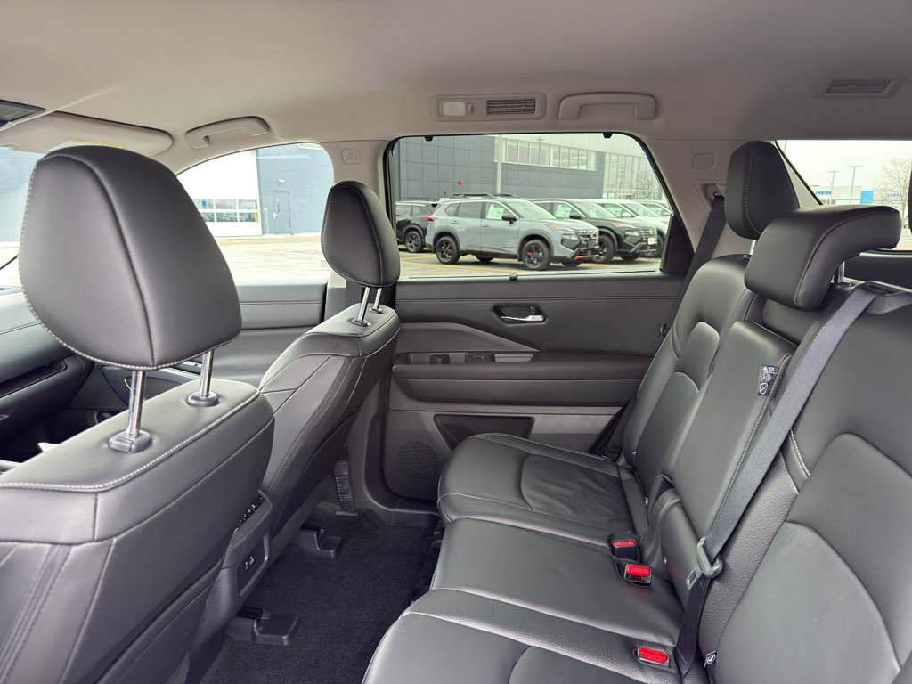 Certified 2025 Nissan Pathfinder SL image 32