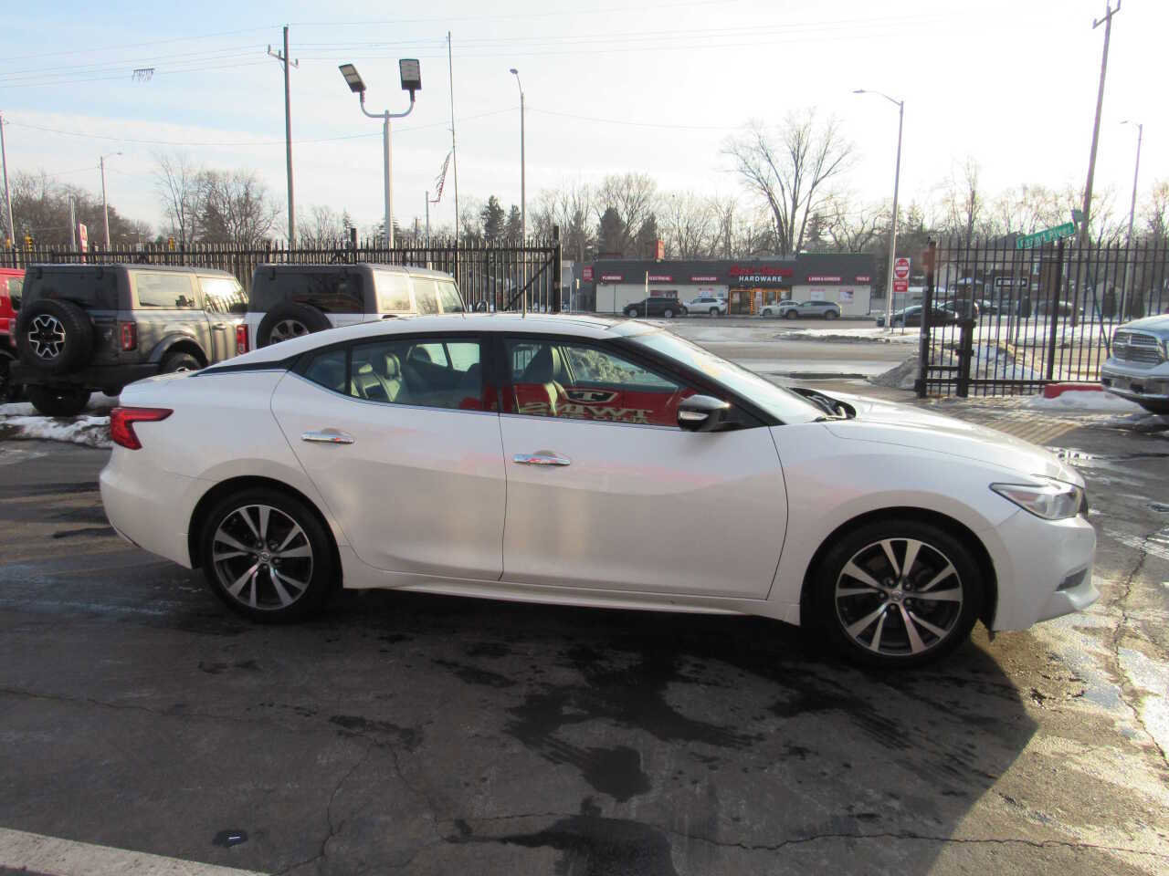 Used 2016 Nissan Maxima Platinum w/ Interior Lighting Package image 4