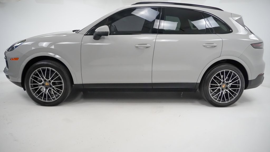 Used 2023 Porsche Cayenne image 2