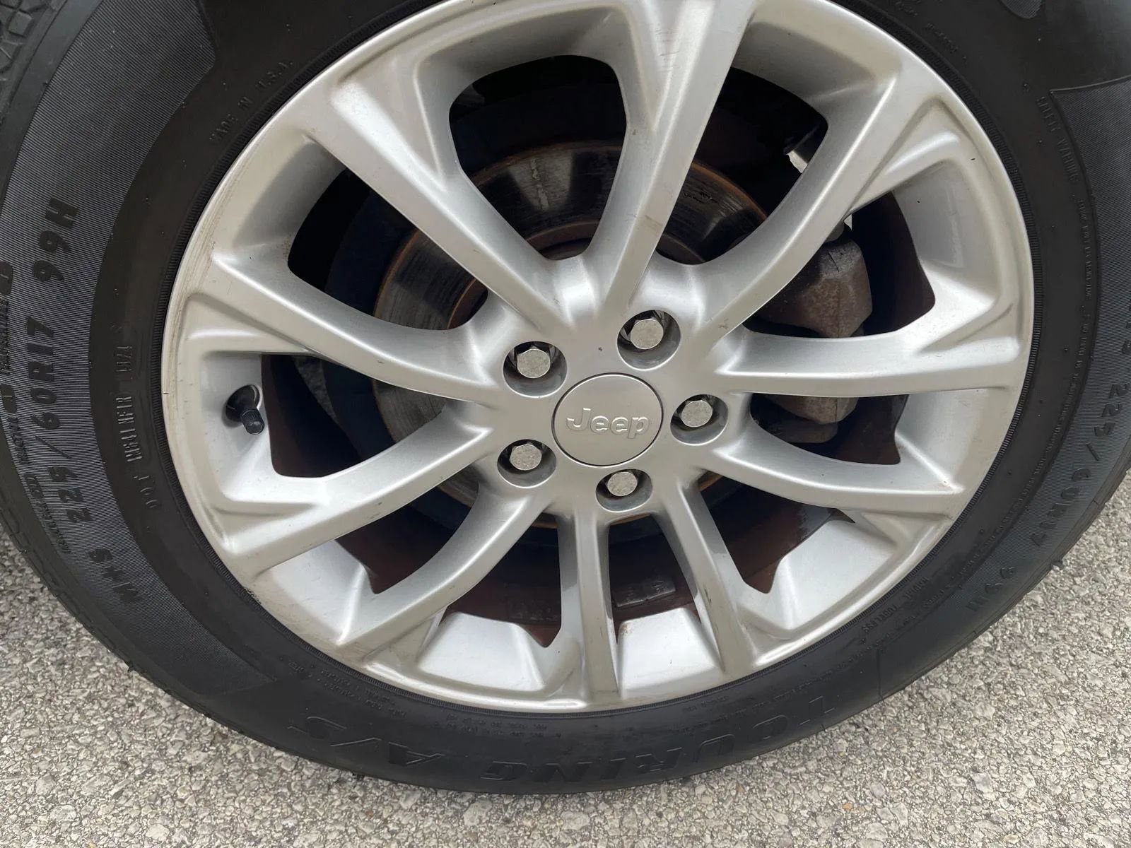 Used 2019 Jeep Cherokee Latitude w/ Cold Weather Group image 22