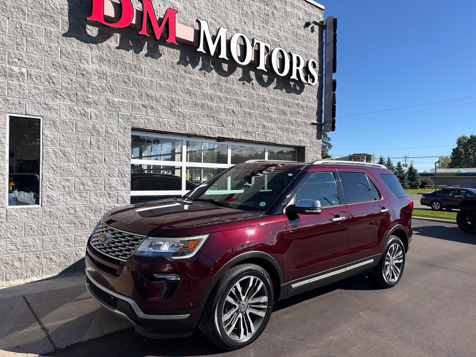 Used 2018 Ford Explorer Platinum AWD/4WD image 2