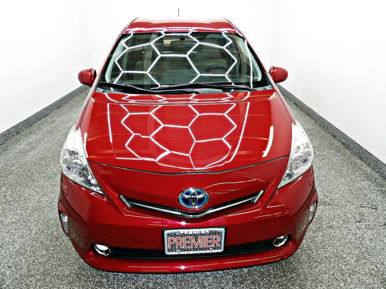 Used 2014 Toyota Prius V Five image 2