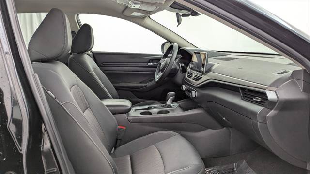 Used 2025 Nissan Altima 2.5 SV FWD image 21