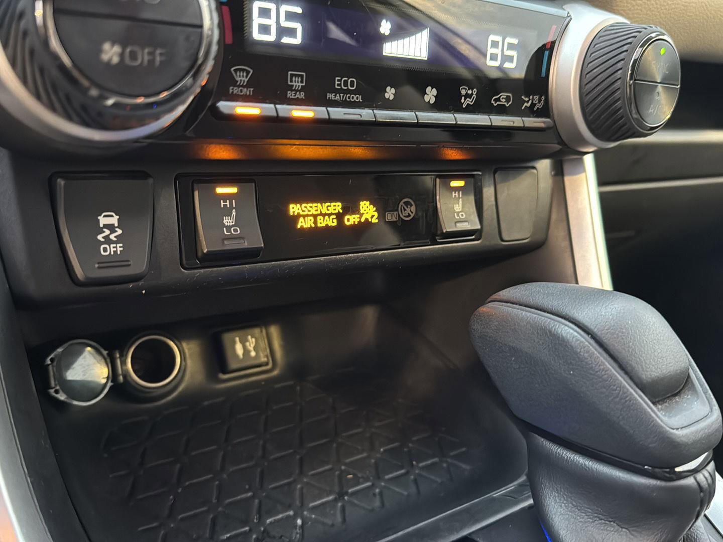 Used 2019 Toyota RAV4 XLE image 23