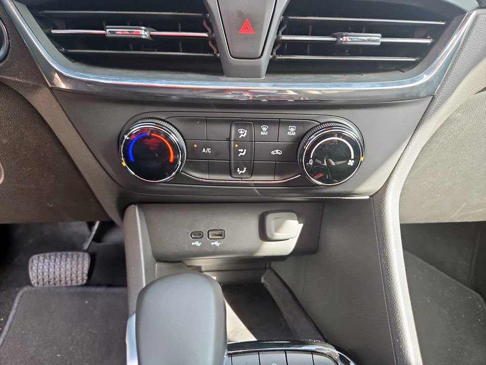 Used 2025 Buick Encore GX Preferred AWD/4WD image 26