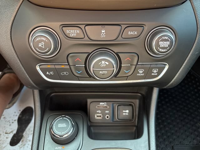 Used 2016 Jeep Cherokee 75th Anniversary AWD/4WD image 18