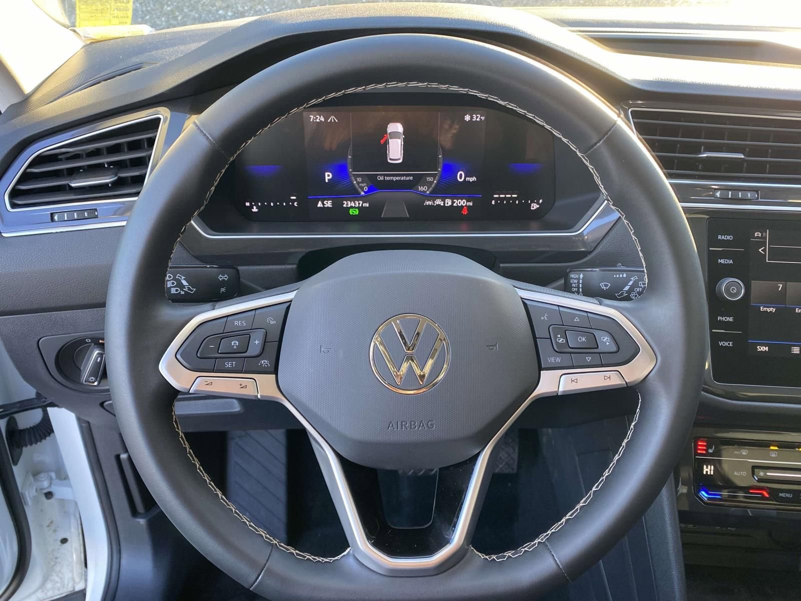Used 2024 Volkswagen Tiguan SE image 19