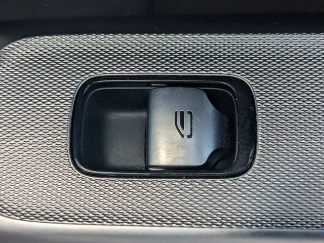 Used 2023 Mercedes-Benz GLC 300 image 35