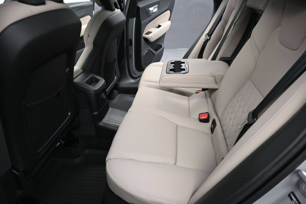 New 2026 Volvo XC60 T8 Plus w/ Climate Package PRO AWD/4WD image 14
