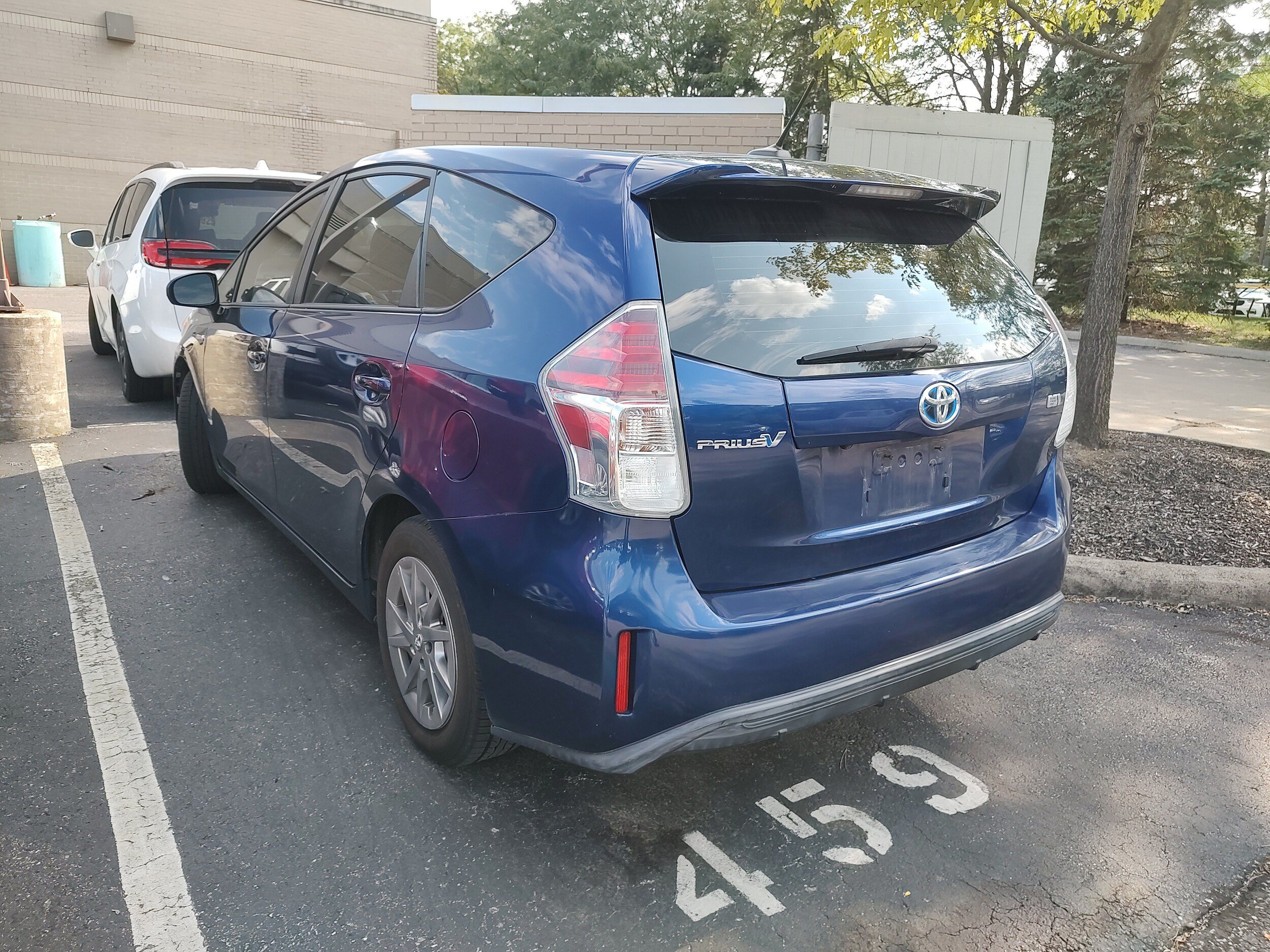 Used 2017 Toyota Prius V Three w/ Carpet Mat Package FWD image 2