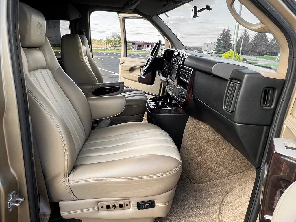 Used 2013 Chevrolet Express 2500 Extended image 17