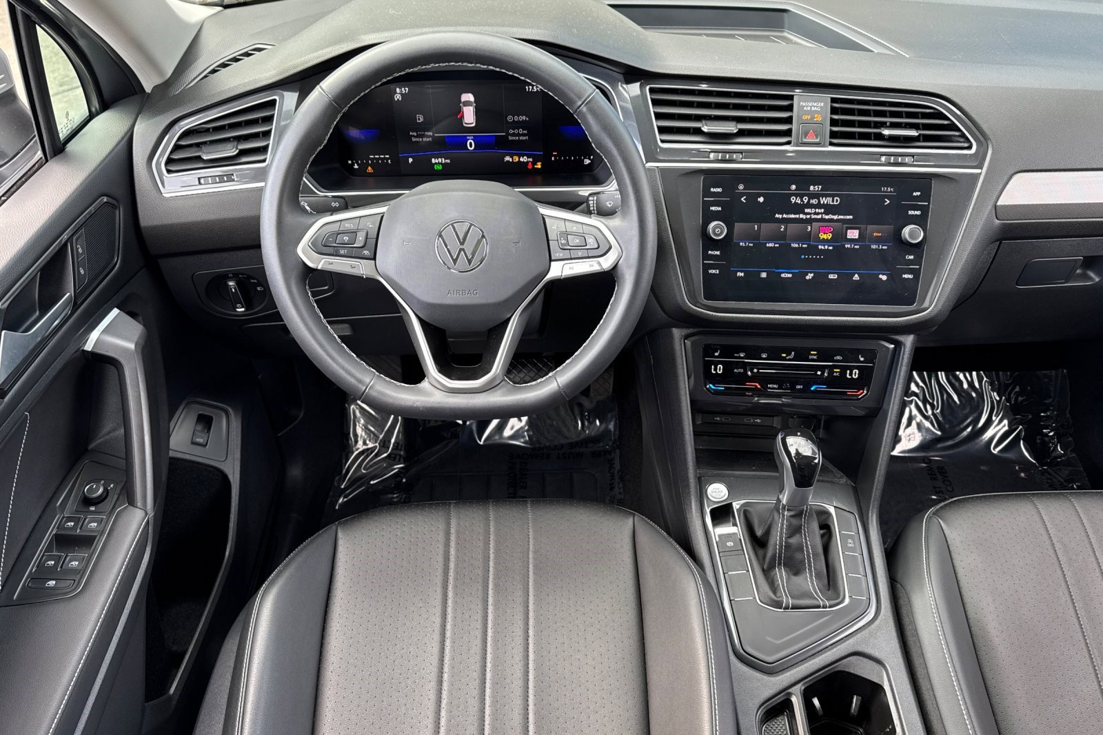 Used 2024 Volkswagen Tiguan SE image 28