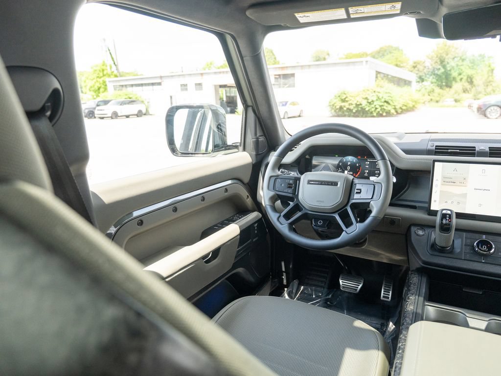 Used 2025 Land Rover Defender 110 AWD/4WD image 18
