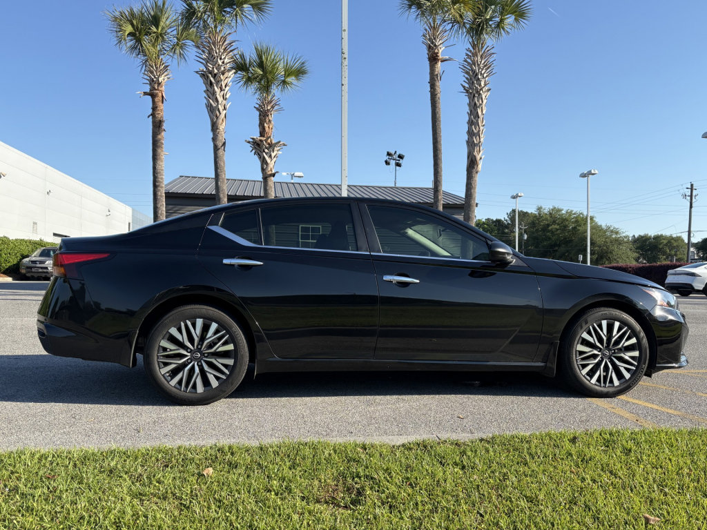 Certified 2024 Nissan Altima 2.5 SV FWD image 23