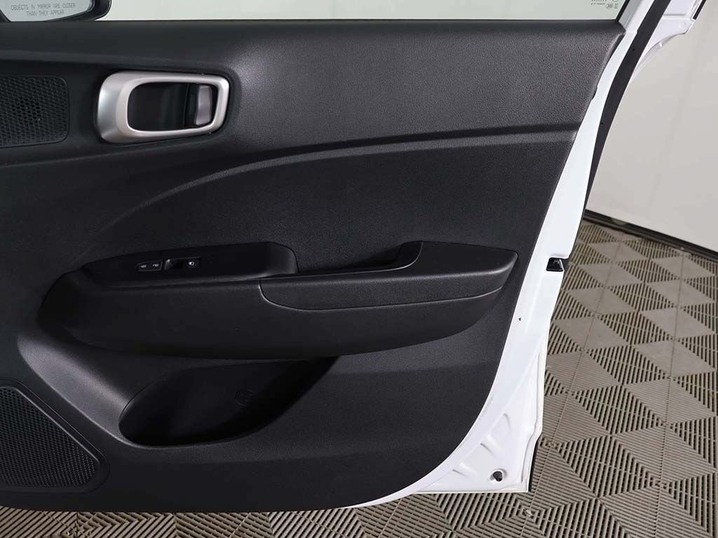 Certified 2024 Hyundai Venue SEL FWD image 21