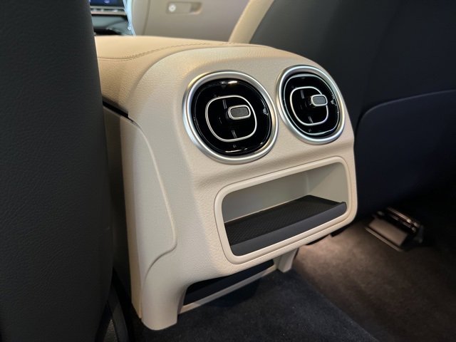 Used 2025 Mercedes-Benz C 300 4MATIC Sedan image 41