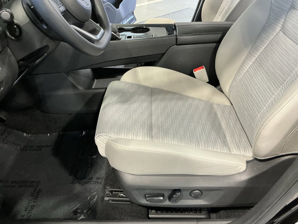 Used 2023 Nissan Rogue SV image 16