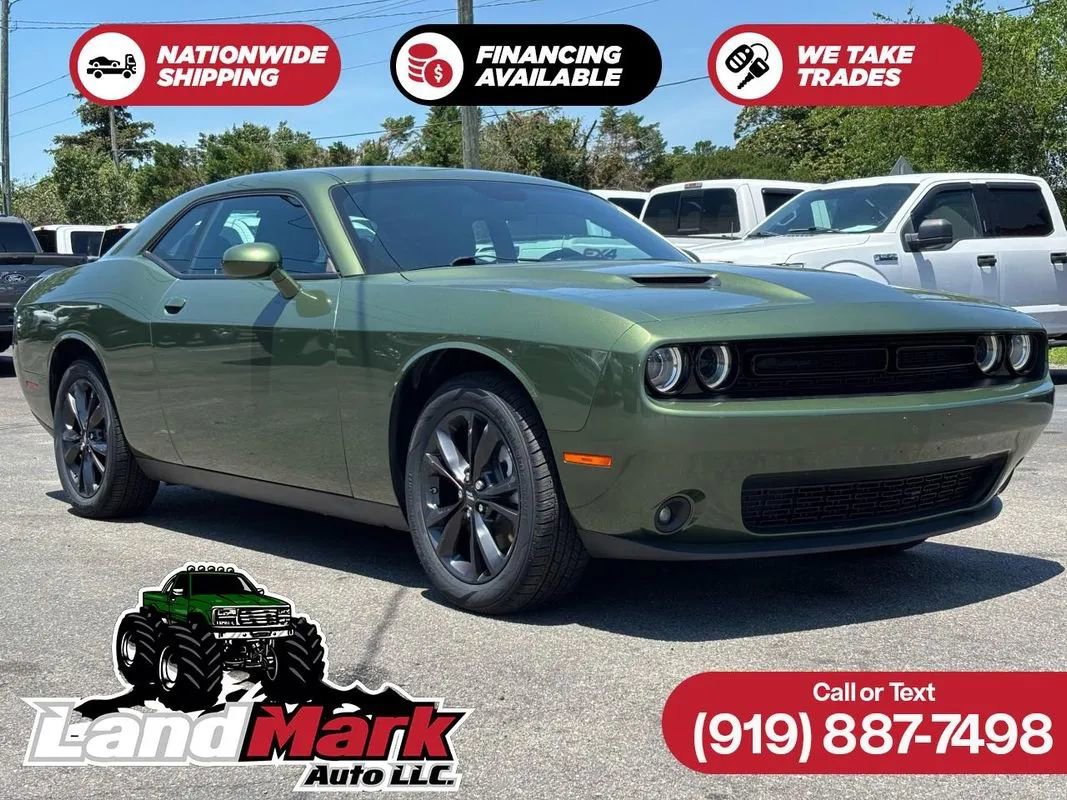 Used 2022 Dodge Challenger SXT w/ Blacktop Package AWD/4WD image 1